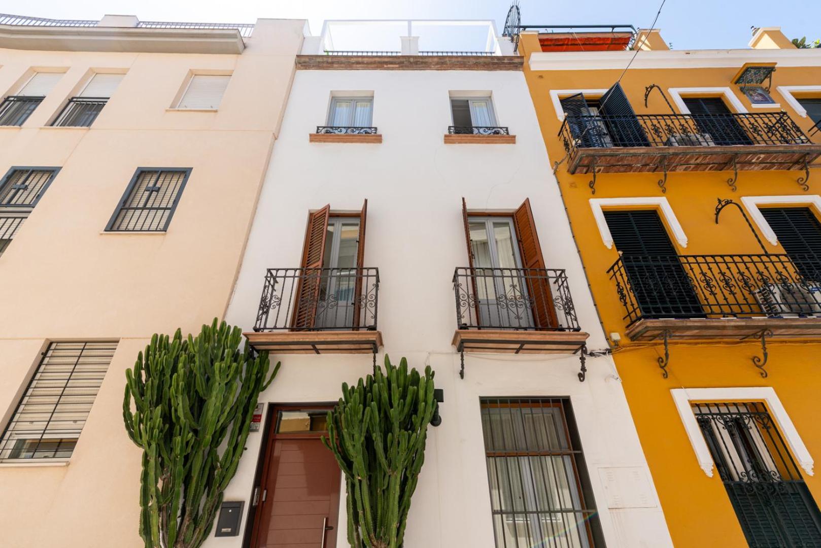G8 Casa San Bernardo Calle Guadaira * Séville